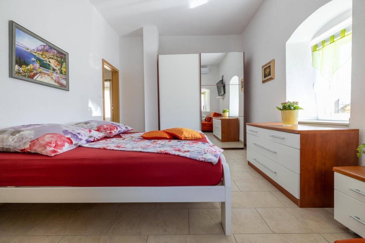 Apartmani Soldan Макарска Экстерьер фото
